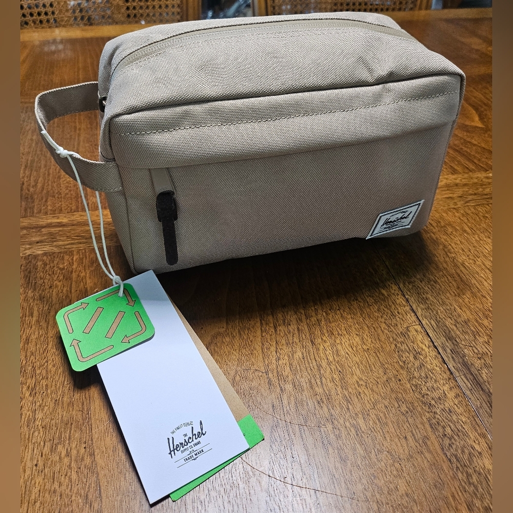 Herschel Supply Company Chapter Travel Kit Light Taupe NWT